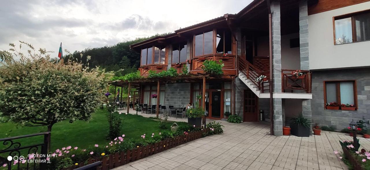 Alpine Garden Hotel Simitli Exteriér fotografie