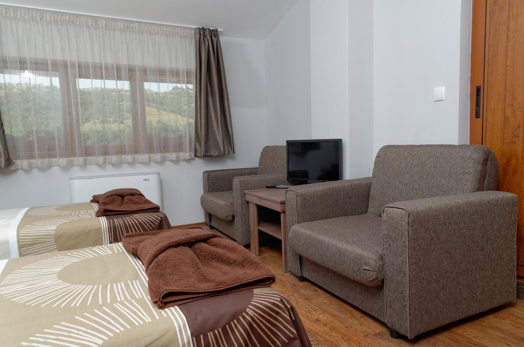 Alpine Garden Hotel Simitli Pokoj fotografie
